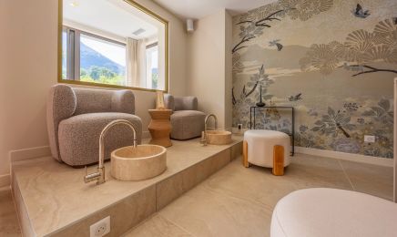 Le Salon Du Château : Manucure à Bluffy