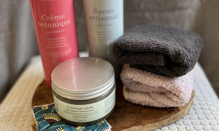 NamasteByGwen - Massage, Kobido & Refléxologie : Manucure à Vers