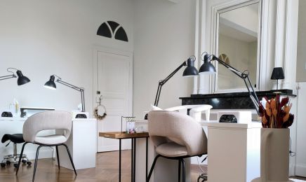 Couleurs Claires : Manucure à Blagnac