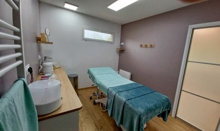 Beauté Céleste ( institut exclusivement féminin)  : Coiffeur à Le Torpt