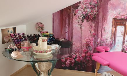 Rose Céleste : Manucure à Brainville