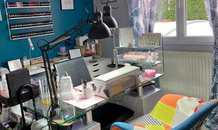 Des ongles et du style : Manucure à Saint-Romain-le-Puy