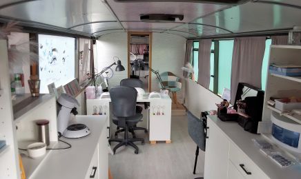 Skylia Beauty Bus  : Manucure à Lezoux