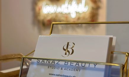 Sanaz Beauty Academy: Kosmetikstudio in Frankfurt am Main