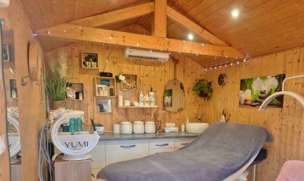 L'atelier beauté by Emilye : Institut de beauté à Chevroux