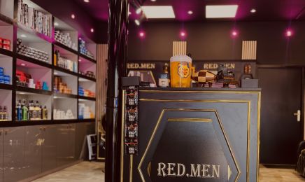 RED MEN : Barbier à Les Angles