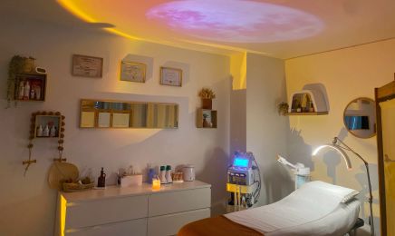 HOLISSENS ( Beauty Head Spa) : Coiffeur à Clamart