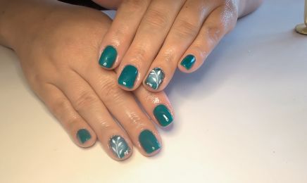 3 Fleurs de Beauté : Manucure à Loiron-Ruillé