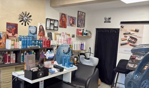 Laetitia "de la tête aux pieds" - Revel 