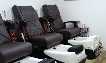Ongles rouge  : Institut de beauté à Paris