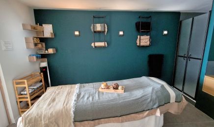Aux Petits Soins - Massages & Minceur  : Manucure à Gignac