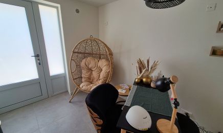 Aux Petits Soins - Massages & Minceur  : Manucure à Gignac