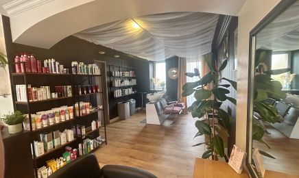 Le Coiffeur Normand : Manucure à Quettehou
