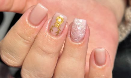 Beauté Divine : Manucure à Plan-de-Cuques