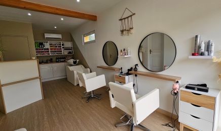 Au mini salon : Coiffeur à Bussières
