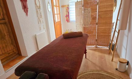 Marika - Massages du monde  : Institut de beauté à Salles