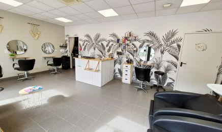 Apauline Hair  : Coiffeur à Villegouge