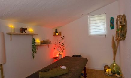 Marika - Massages du monde  : Institut de beauté à Salles
