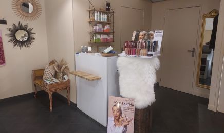 Camille R Esthétique Ongles (chez Azeliss'Coiffure)  : Manucure à Andrézieux-Bouthéon