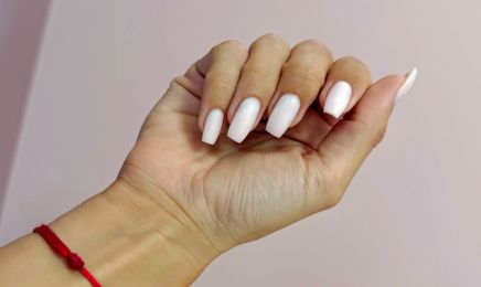 Aura Nail Studio - Chez l'Adresse Coiffure : Manucure à Cagnes-sur-Mer