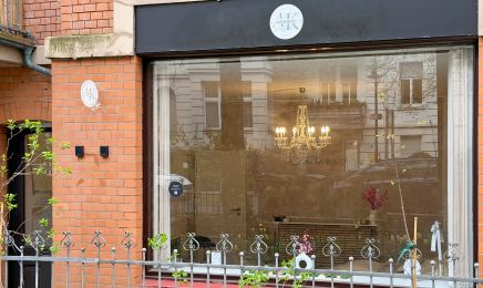 AK.lash & Brow: Kosmetikstudio in Wiesbaden