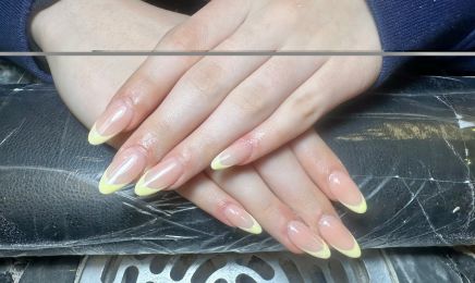 Queen Beautynails  : Manucure à  Hyères