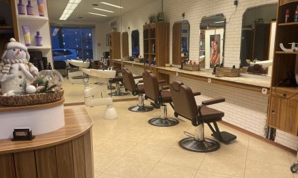 Selinas Hairstudio: Friseur in Hameln