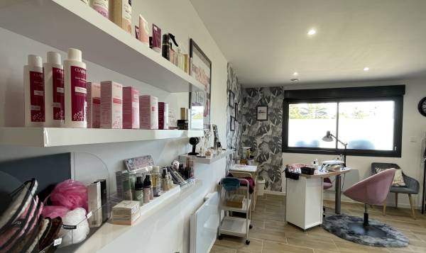 Bella Beauty and Nails 