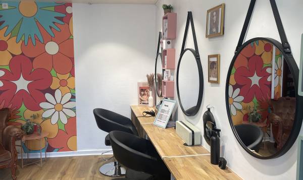 Le Salon De Coiffure Les Belles