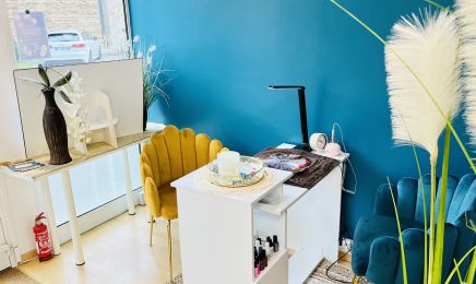 Escale beauté Laurine  : Manucure à Septème