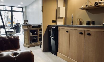 Le Barbier De L’hôtel De Ville : Barbier à Valence