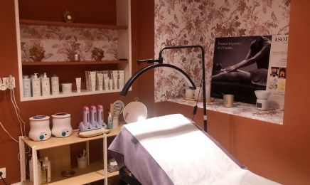 Beauté à la Parisienne : Manucure à Paris