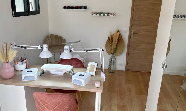 JUDITH NAILS & CILS DE SOIE - Institut Cocon