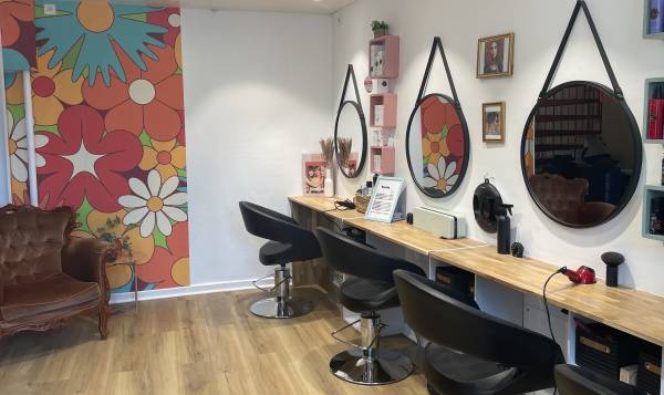 Le Salon De Coiffure Les Belles