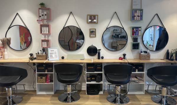 Le Salon De Coiffure Les Belles