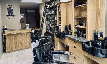 Le Barbier De L’hôtel De Ville : Barbier à Valence