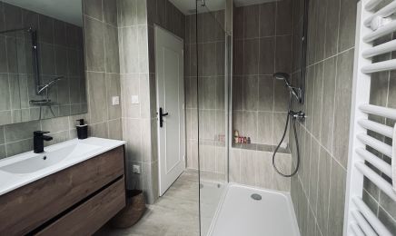 L’institut es belle & spa : Manucure à Bouy