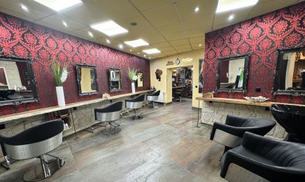 Carinas Haarhütte-Tattoohütte by Dirk Woznitza: Barbershop in Halberstadt