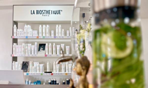 NEDA SALAHI HAIRSTYLING