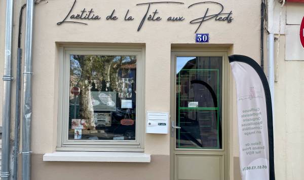 Laetitia "de la tête aux pieds" - Revel 