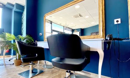 Jeu de dames : Coiffeur à L'Isle-sur-la-Sorgue