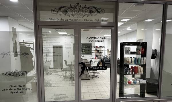 ADIVINANGE COIFFURE : Trets