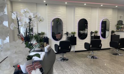 Julie‘s Hairstyle & Make-up : Friseur in Dorsten