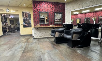 Carinas Haarhütte-Tattoohütte by Dirk Woznitza: Barbershop in Halberstadt