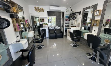 Céline Experte Coloriste  : Coiffeur à Nice