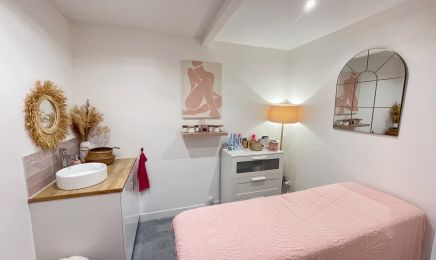 Camille esthetique  : Manucure à Maurepas