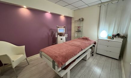 ZHAO : Manucure à Amiens