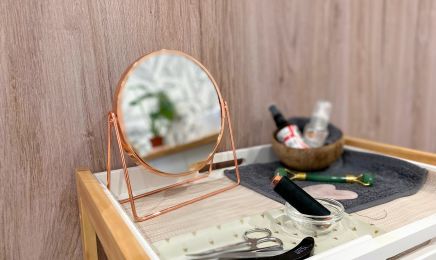 Les Soins de Janne | Kobido | Massage | Soins visage | HydraSkin | Épilation au fil : Manucure à Ustaritz