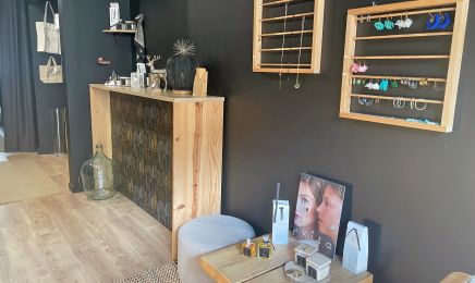 Valérie Lorenzo Massages, Kobido, Hypnose, Reiki et Yoga  : Coiffeur à Bordeaux
