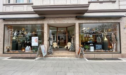 Prestige Naildesign, Cosmetic & Feet Care Essen Inh. Antje Schmitt: Kosmetikstudio in Essen